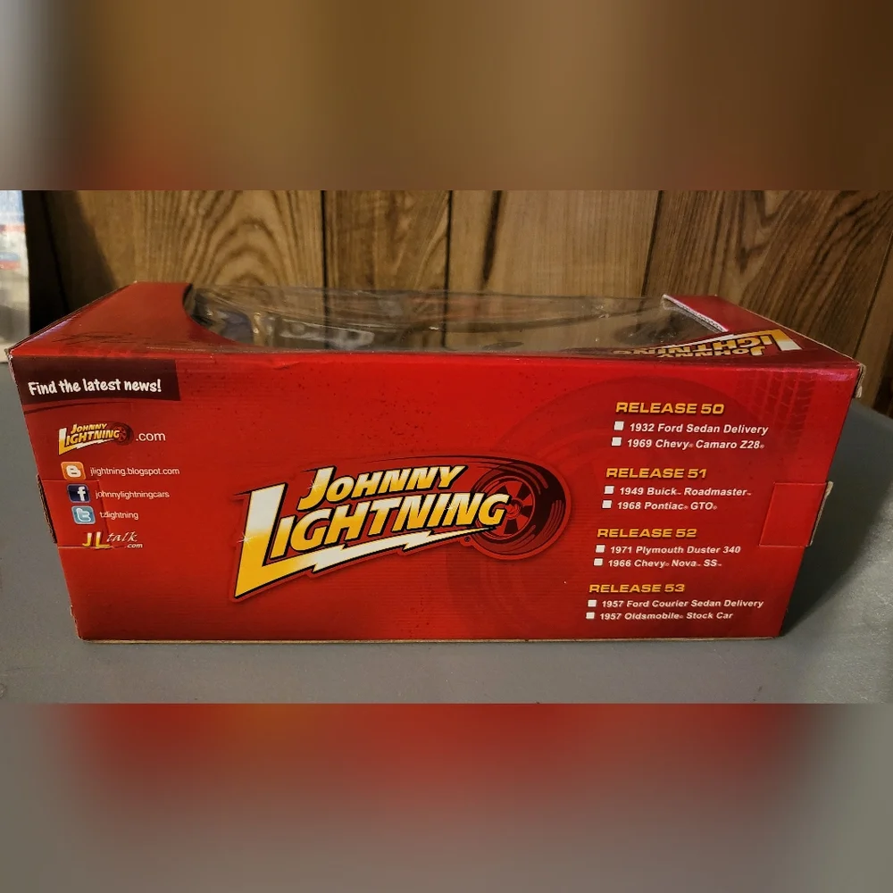 Johnny Lighting 1957 Ford Courier Sedan Delivery 1:24